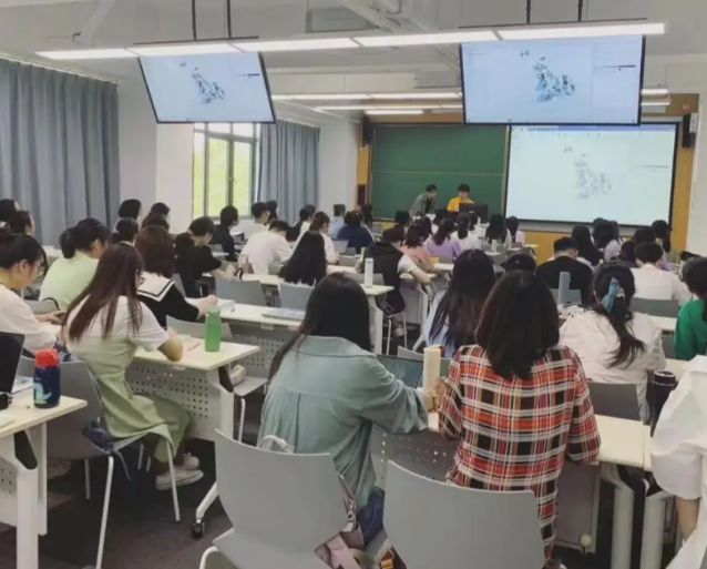 校园全面开放中心讲堂每一间教室都是实