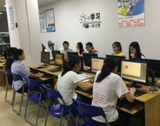 <b>全域赋能教育全流程掩盖授课讲解日常办理自主练习各环节</b>