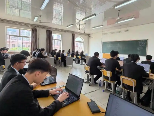 <b>回归到“服务于教与学”的本位教育的计算机科学与技能学段</b>