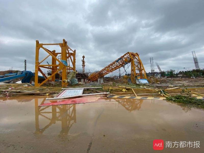 被龙卷风拽倒的村子：板房一夜间不知所终，工友在暴雨中互救